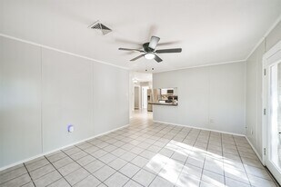 5511 Kinglet St in Houston, TX - Building Photo