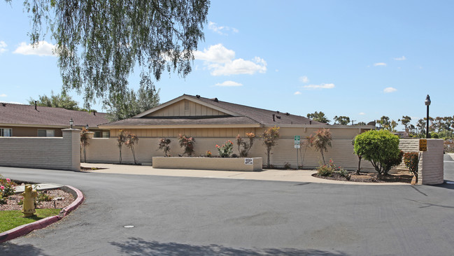 Greentree Fountain Apartments in Chula Vista, CA - Building Photo - Building Photo