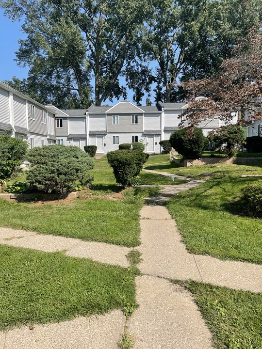 North Shore Townhomes in Rochester, NY - Building Photo