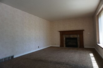 1072 Fairhaven Cir in Murray, UT - Building Photo - Building Photo