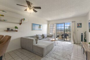 94-100-100 Huki Pl in Waipahu, HI - Building Photo