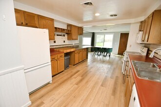 2218 E Washington St in South Bend, IN - Building Photo - Building Photo