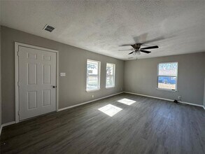 717 E Lamberth Rd in Sherman, TX - Building Photo - Building Photo