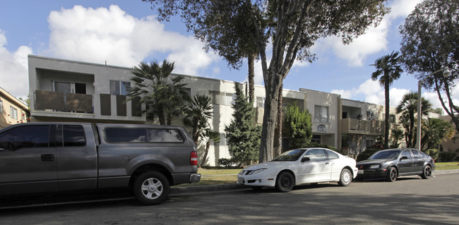 Crestwood Apartments in Fullerton, CA - Building Photo - Building Photo