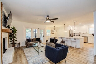 5907 Warm Springs Rd in Houston, TX - Building Photo