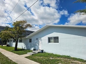329 SE 2nd St in Hallandale Beach, FL - Building Photo - Building Photo