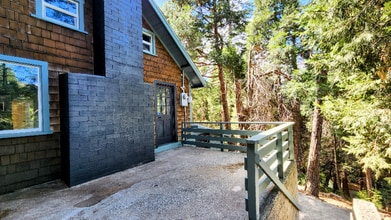 480 Valley Rd in Crestline, CA - Foto de edificio - Building Photo