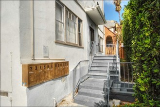 1811 Ivar Ave in Los Angeles, CA - Building Photo - Building Photo