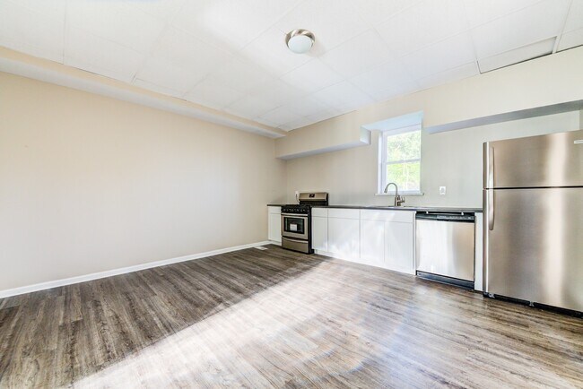 633 McLain St in Pittsburgh, PA - Building Photo - Building Photo