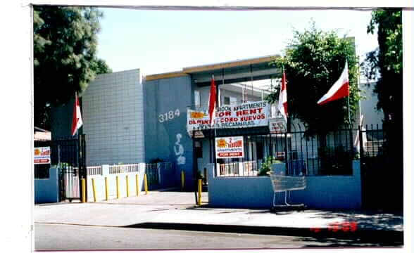 3184 El Segundo Blvd in Lynwood, CA - Foto de edificio