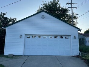 6838 W Oklahoma Ave, Unit 6838 W Oklahoma Ave Upper in Milwaukee, WI - Building Photo - Building Photo