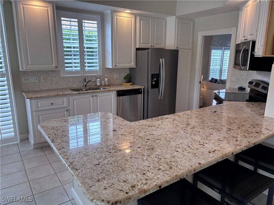4352 Montalvo Ct in Naples, FL - Building Photo