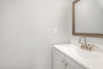 12818 Midway Rd in Dallas, TX - Building Photo - Building Photo