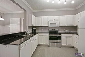 4464 Highland Rd, Unit 807 in Baton Rouge, LA - Building Photo - Building Photo