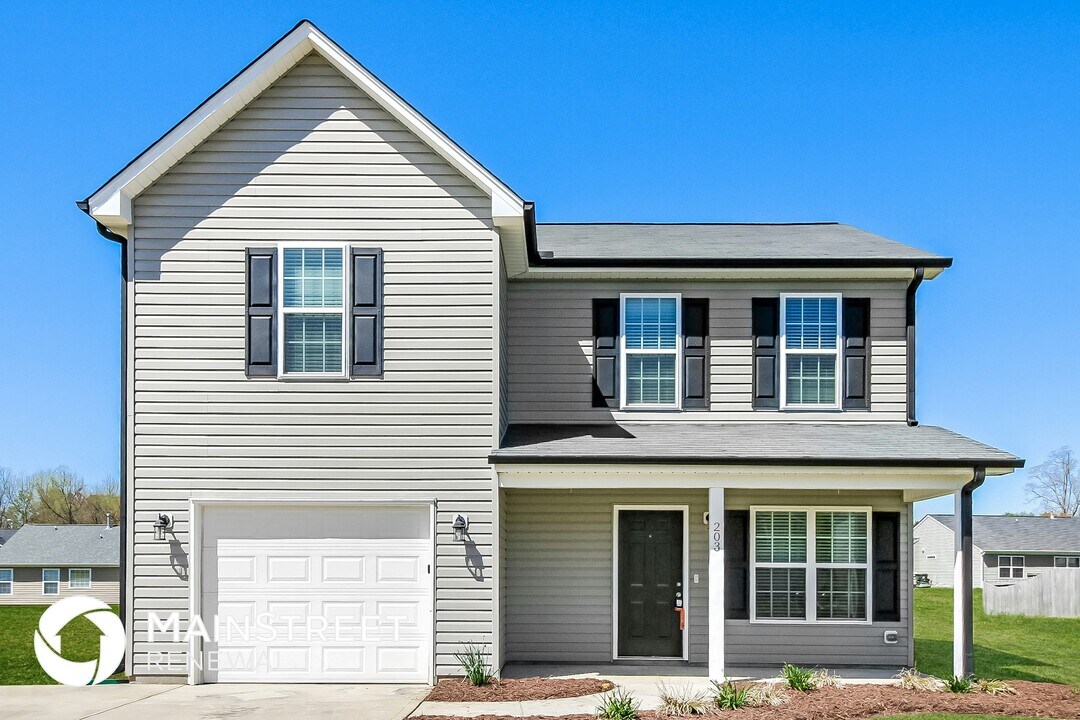 203 Florida Dr in Thomasville, NC - Building Photo