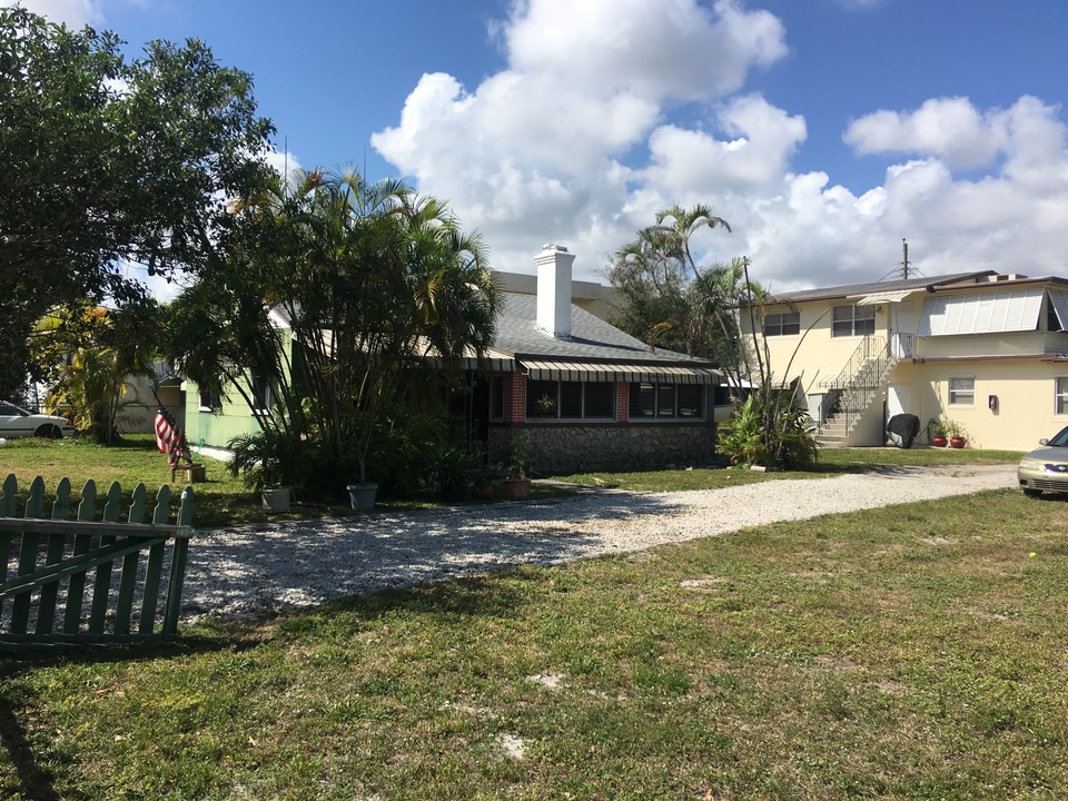 2507 Cleveland St in Hollywood, FL - Building Photo