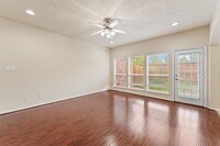 10910 Chazenwood Dr in Houston, TX - Building Photo - Building Photo