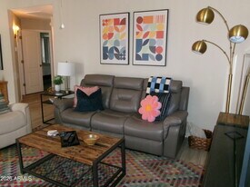 9151 W Greenway Rd in Peoria, AZ - Building Photo