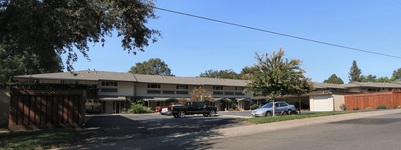 The Fairways at North Ridge in Fair Oaks, CA - Foto de edificio