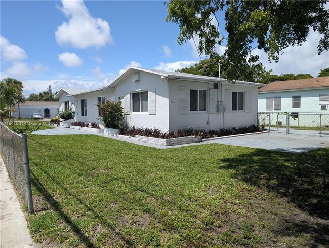 1108 N 19th Ave in Hollywood, FL - Building Photo - Building Photo