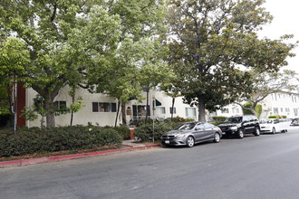 Oakleaf Apartments in Sherman Oaks, CA - Building Photo - Building Photo