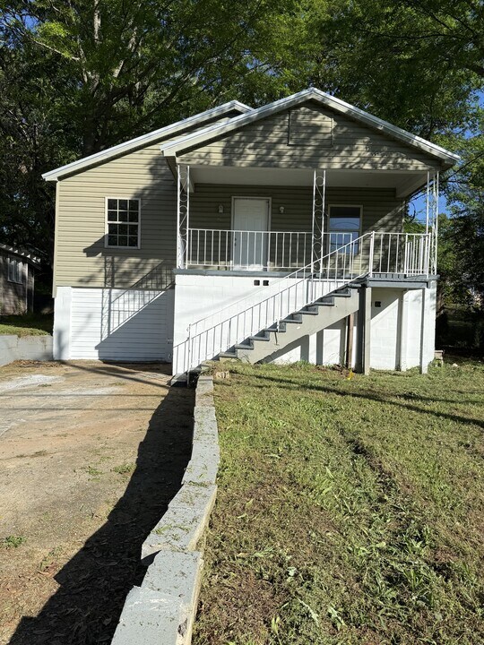 923 Woodward Rd in Birmingham, AL - Building Photo