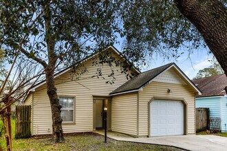 1853 Alberta Ct N in Middleburg, FL - Building Photo - Building Photo
