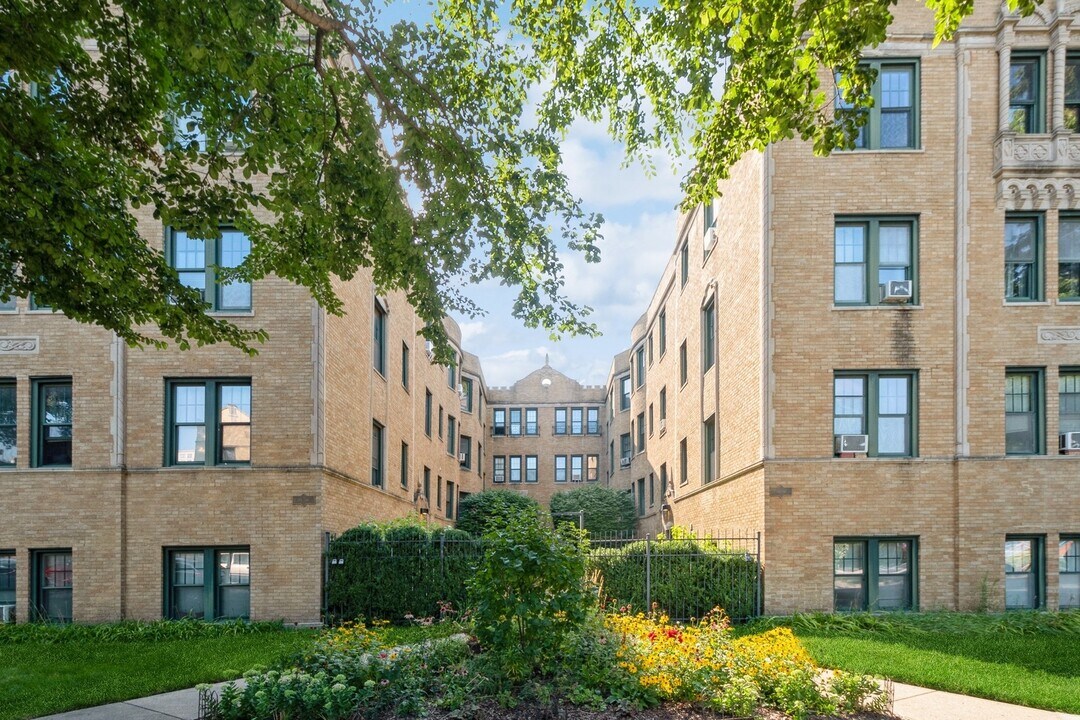 142 Clyde Ave in Evanston, IL - Building Photo