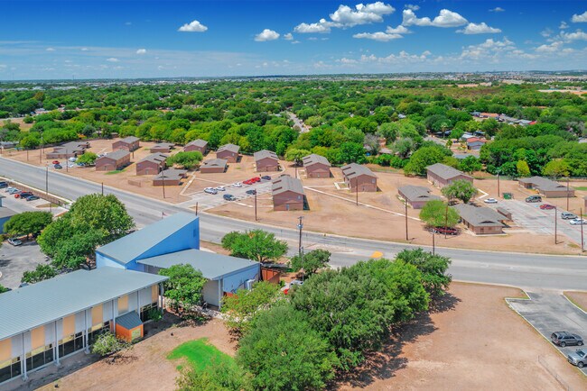 Candleridge Apartments in San Antonio, TX - Building Photo - Building Photo