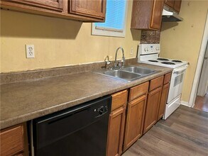 418 Holly Dr SE in Atlanta, GA - Building Photo - Building Photo