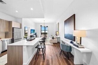 2800 SW 27th Terrace in Miami, FL - Building Photo - Building Photo