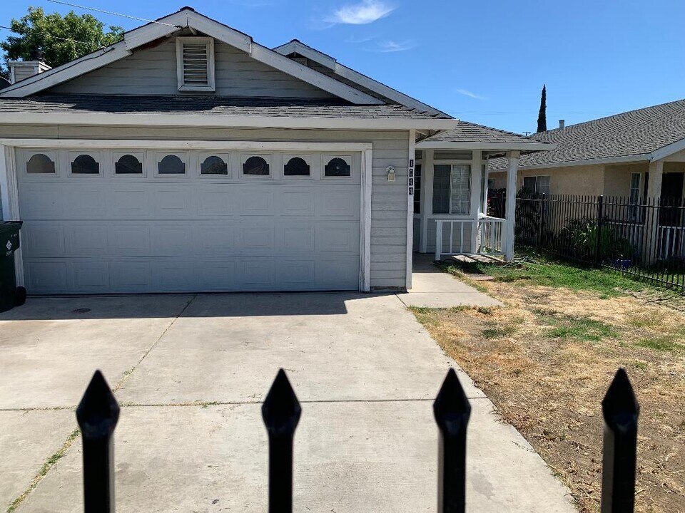 1044 Jean Ave in Sacramento, CA - Building Photo