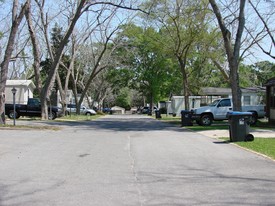 De La Be Forest Mobile Home park Apartments