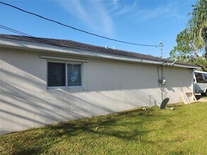 4254 Cynthia Terrace in North Port, FL - Foto de edificio - Building Photo