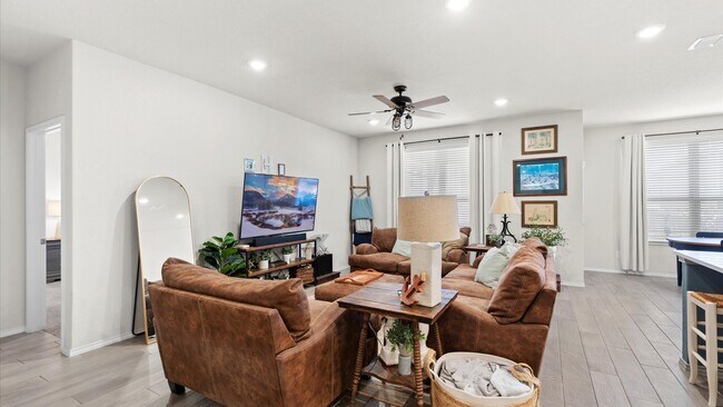 2437 Hiddenbrooke Trace in Seguin, TX - Building Photo - Building Photo