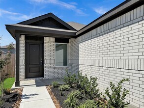 12915 Shells Ln in Barrett, TX - Building Photo - Building Photo