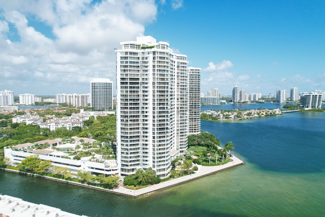 Williams Island 2600 in Aventura, FL - Building Photo