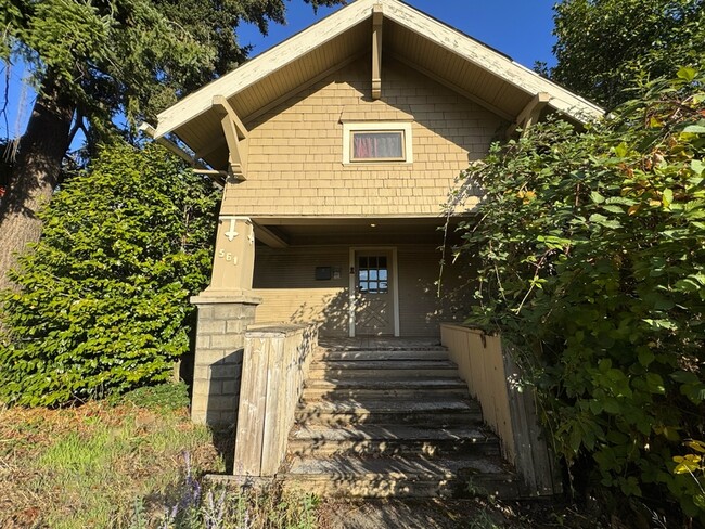 561 Madison St in Eugene, OR - Building Photo - Building Photo