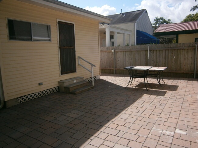 220 Amelia St in Gretna, LA - Building Photo - Building Photo