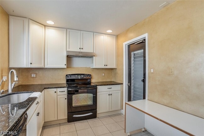 property at 806 N Entrada Dr