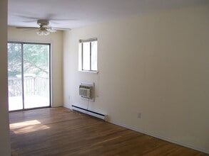 64 Knollwood Dr, Unit 64 Knollwood Drive in Bethel, CT - Foto de edificio - Building Photo