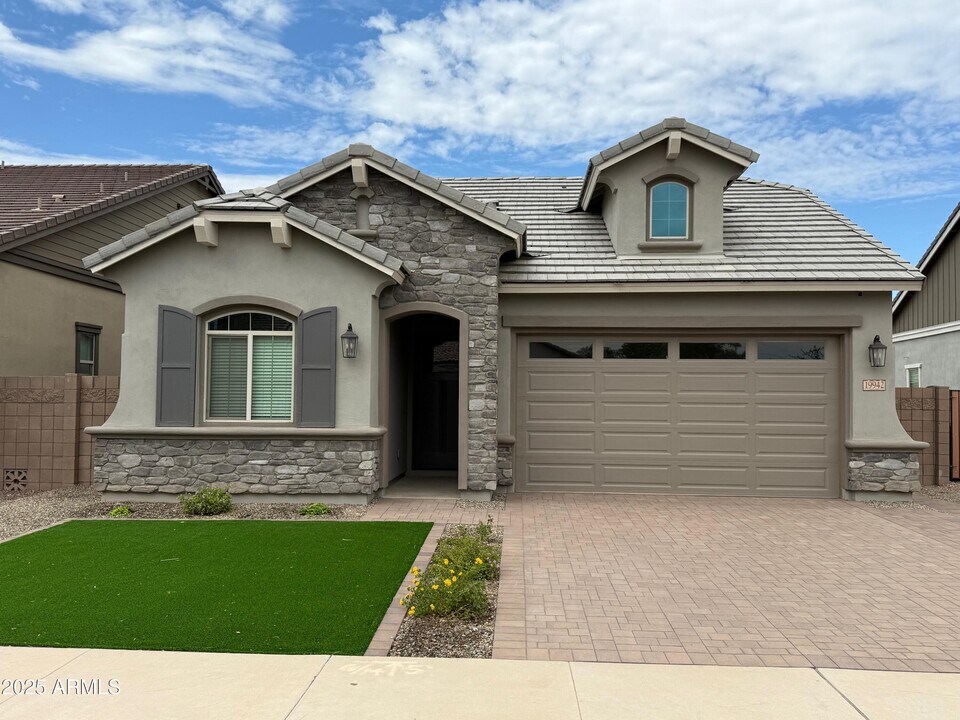 19942 S 231st St in Queen Creek, AZ - Building Photo