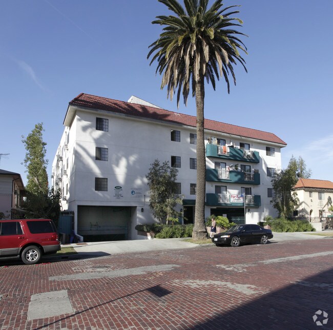 149 N Commonwealth Ave in Los Angeles, CA - Building Photo