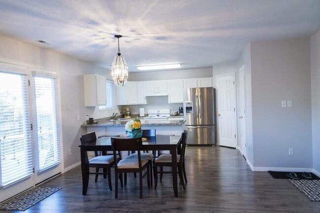 482 N 2580 W, Unit 482 north 2580 west in Provo, UT - Foto de edificio - Building Photo