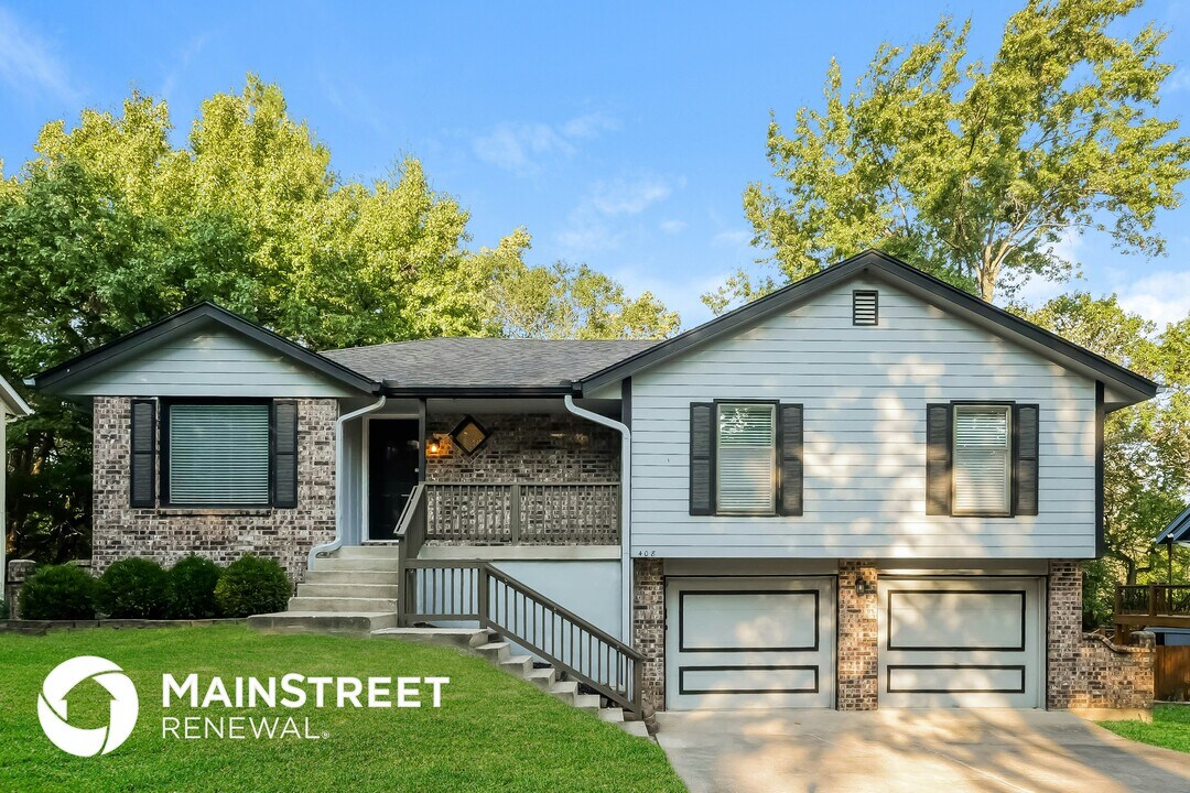 408 SE Brownfield Dr in Lee's Summit, MO - Building Photo