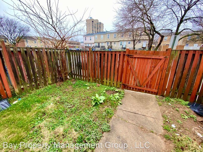 718 N Eden St photo'
