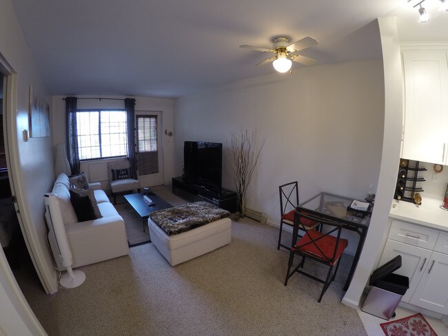 85-23 60th Rd in Middle Village, NY - Foto de edificio - Interior Photo