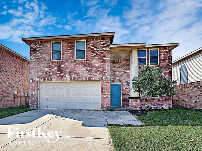 1912 Lariat Dr in Justin, TX - Foto de edificio