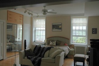 217 Vine St, Unit Old City FANTASTIC Studio in Philadelphia, PA - Building Photo - Building Photo