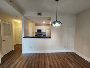1074 Peachtree Walk NE in Atlanta, GA - Building Photo - Building Photo